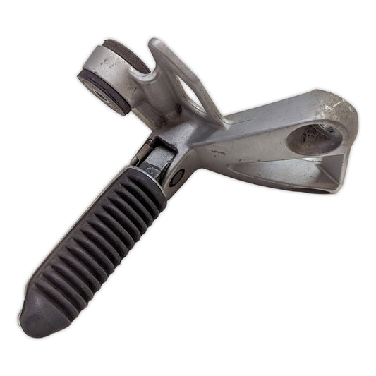 Footrest Pedal Pillion Pass. Right Suzuki GSX750F Katana 750 98-03 43811-08F00
