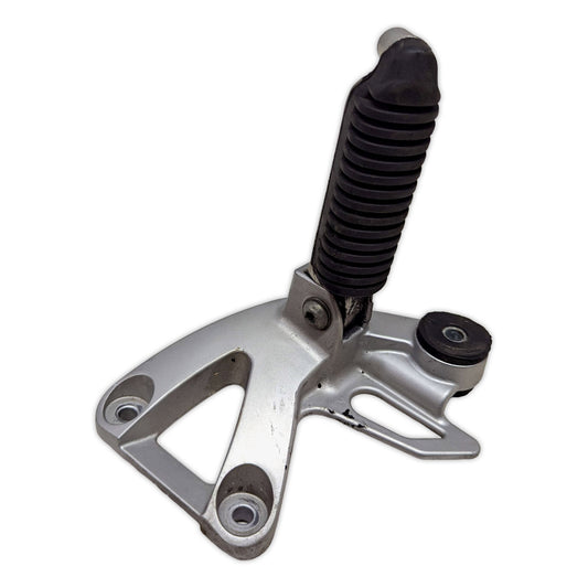 Footrest Pedal Pillion Pass. Right Suzuki GSX600F Katana 600 04-06 43811-08F10