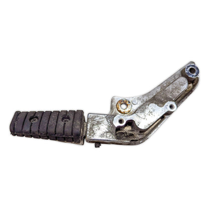 Footrest Footpeg Pedal Pillion Pass. Left Yamaha XV1100 Virago 1100 98 1RM-27430-02